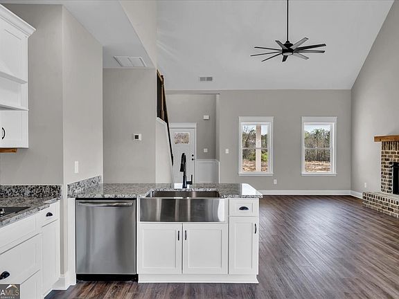 5th image of 426 Burlington Dr