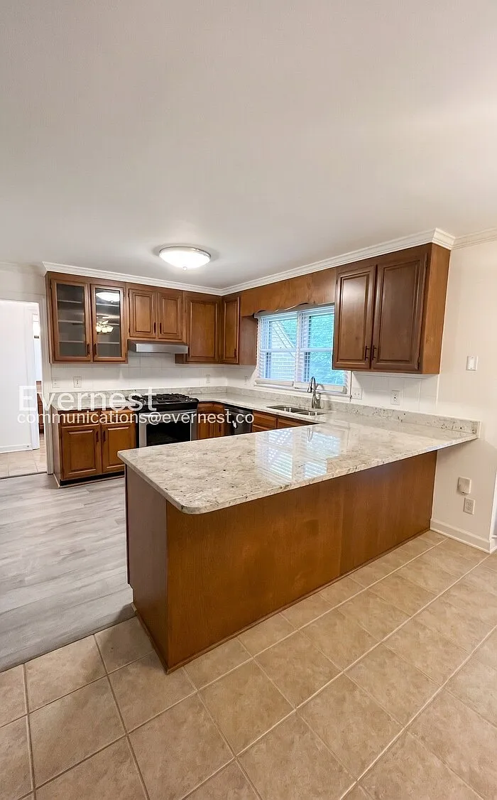 3 bed, 2.5 bath, 2078 sqft, $2,495 — Photo 4