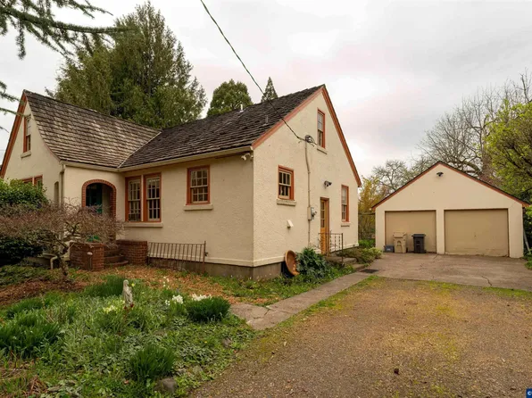 1370 SW 35th St, Corvallis, OR 97333