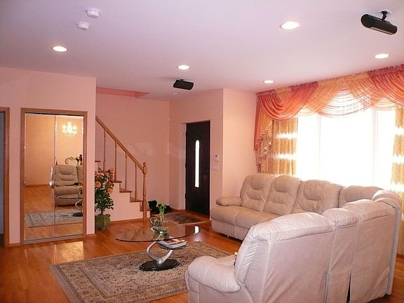 2nd image of 1817 Burns Ave