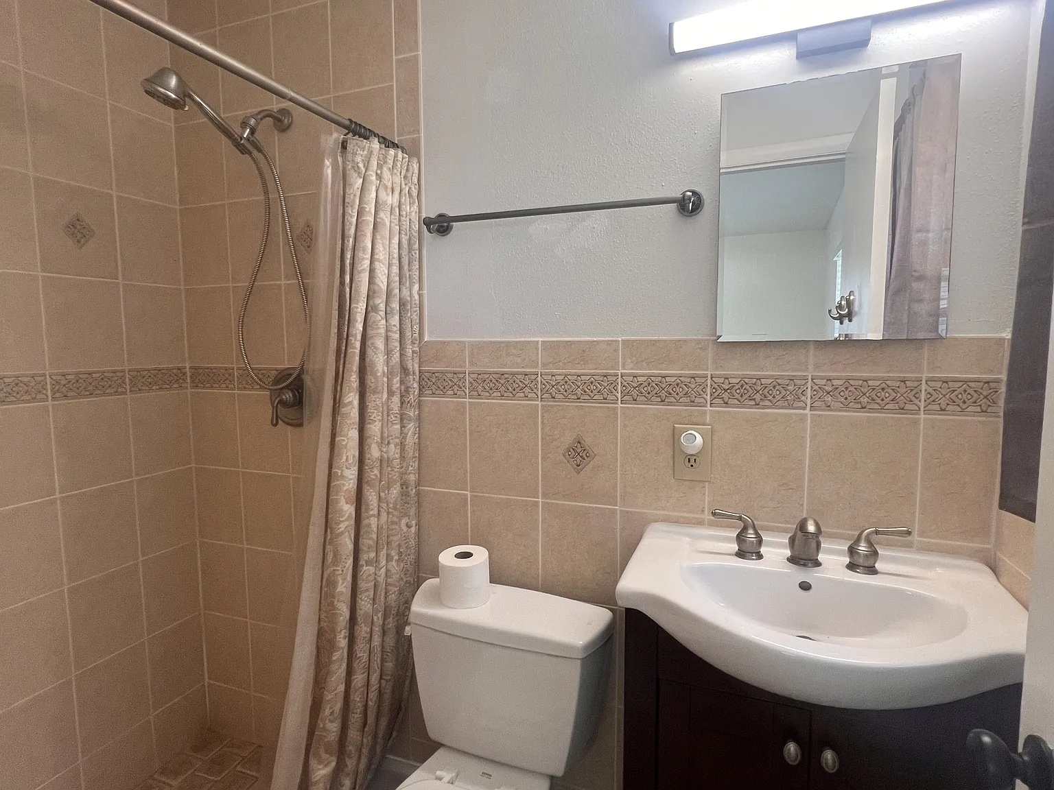 2407 Lakeview Drive - 1 — Photo 4