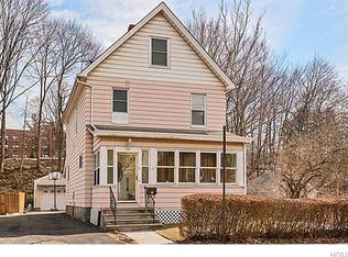 8 Riverside Dr, Suffern, NY 10901