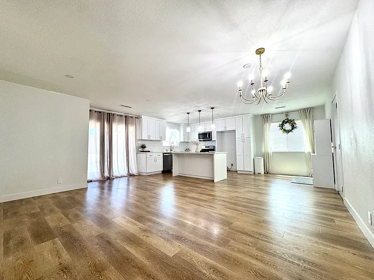 E Avenue J10 — Photo 7