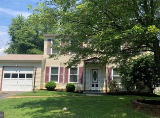 5646 Saint Charles Dr, Woodbridge, VA 22193
