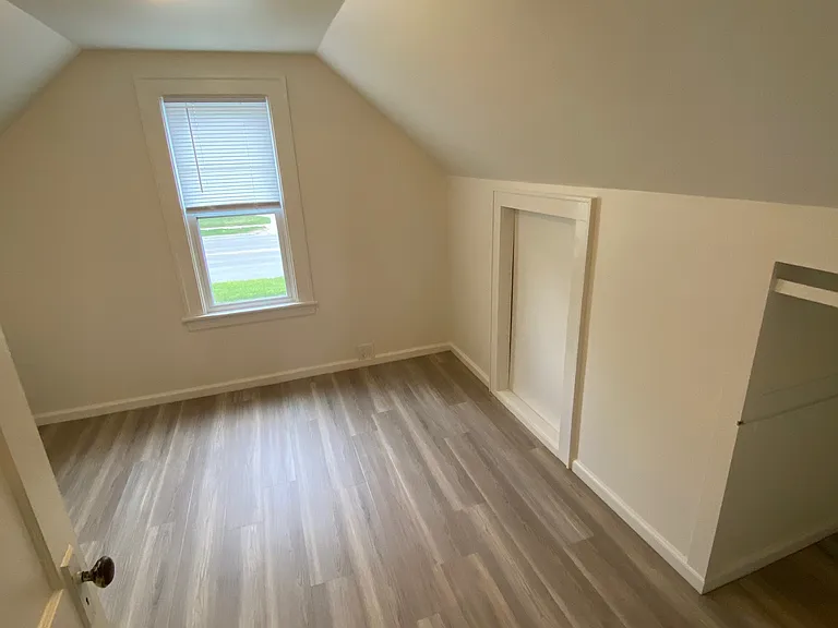 1323 Leonard St NE — Photo 32