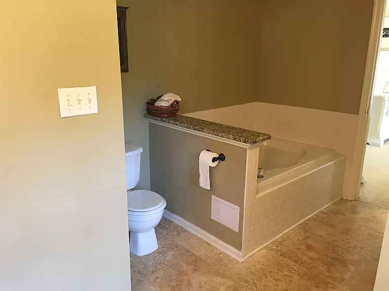 1040 Hawthorne Farm Ter — Photo 4