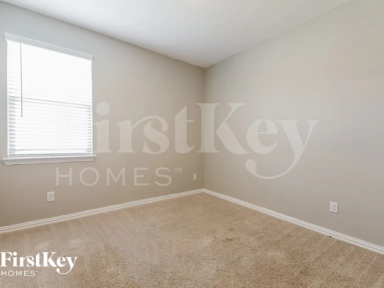 2324 Okeefe Dr — Photo 16