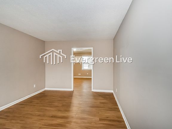 3rd image of 1939 Custer Dr