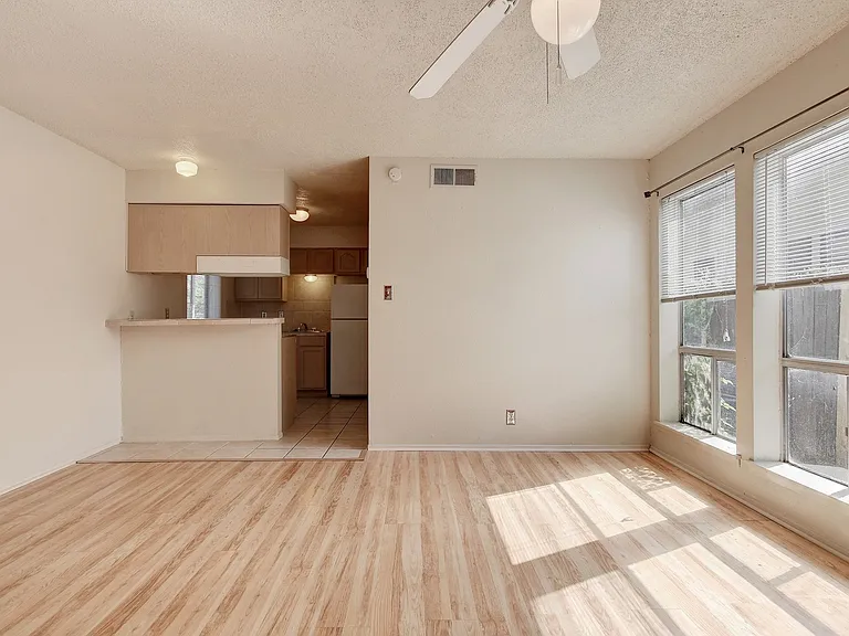 105 E 38th St #100-303 — Photo 26