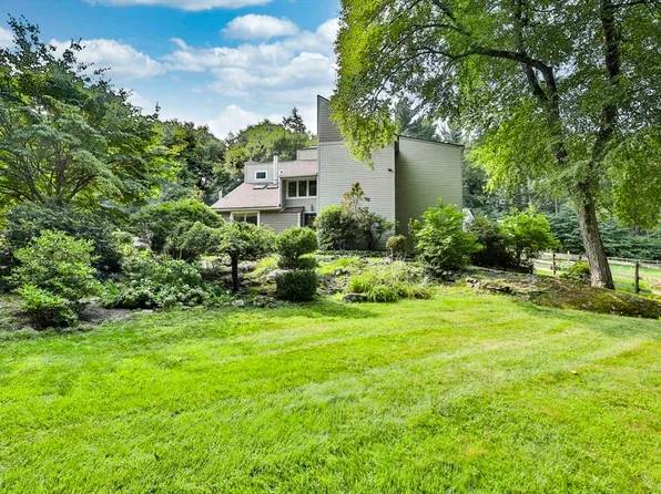 91 Warren Ave, Harvard, MA 01451