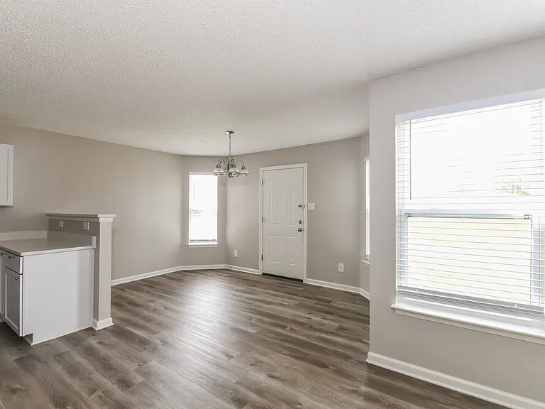 5978 N Rockingham Ln — Photo 6