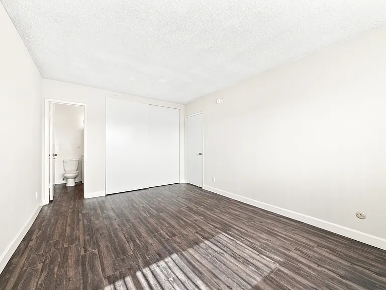 13505 Burbank Blvd #2 — Photo 20