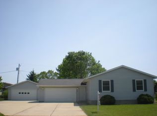 306 Linn Dr, Palo, IA 52324