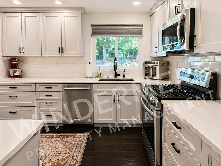 585 NW Fairwood Way — Photo 7