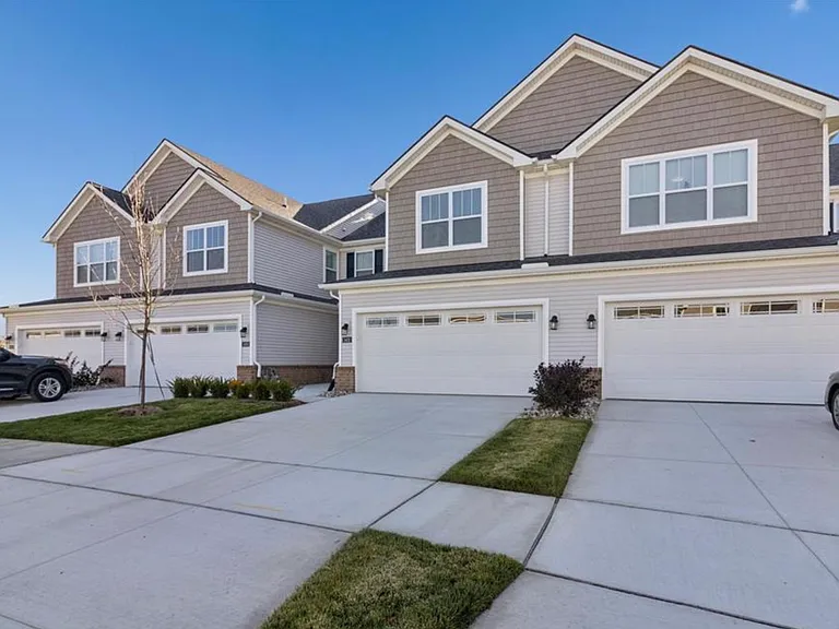 2405 Saltsprings Dr — Photo 2