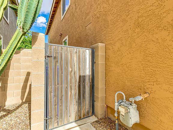 5th image of 3838 E Parkview Dr