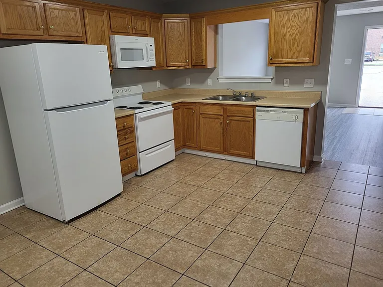 1011 Brooklyn Blvd — Photo 4