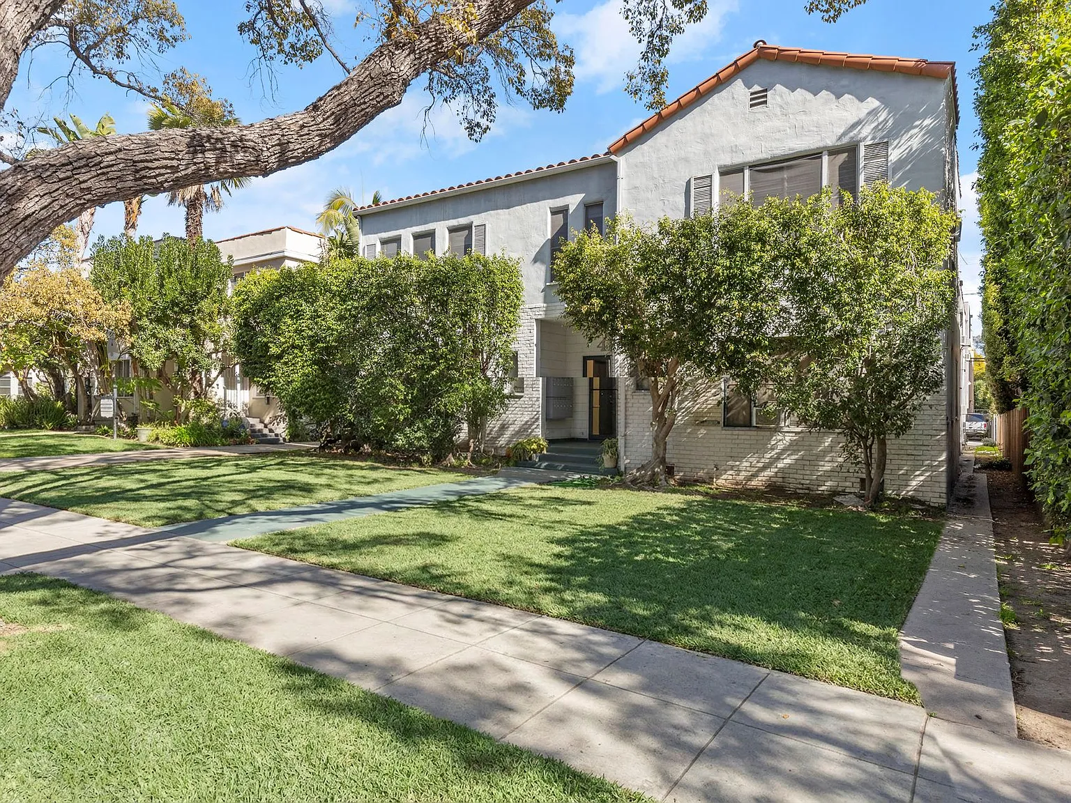 (El/Eu/Em:B) 414 N. Maple Drive — Photo 2