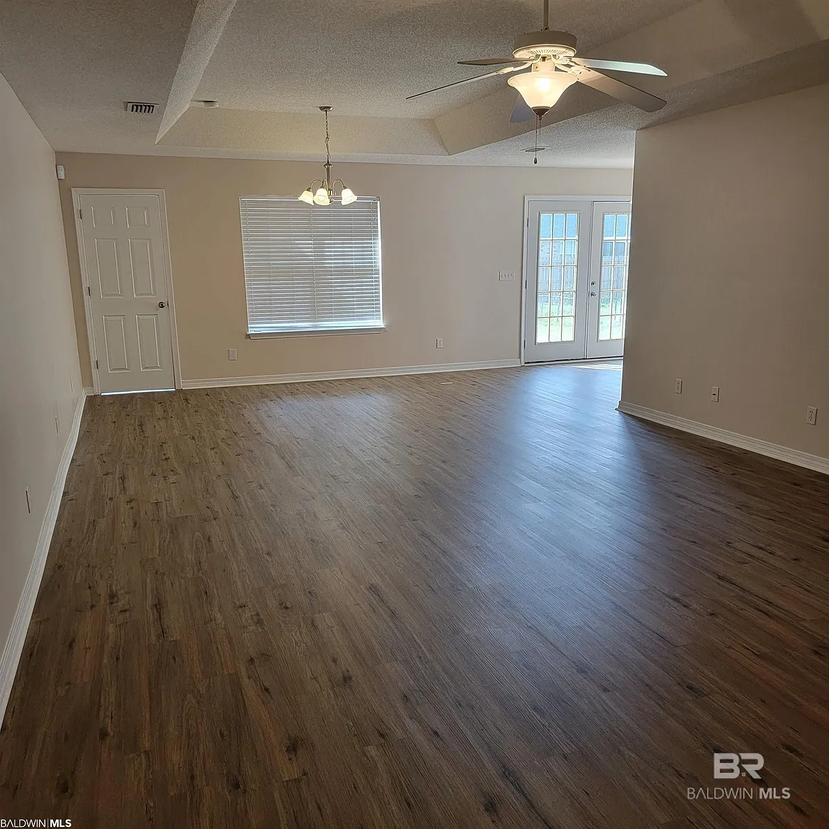 Building Photo - 1701 Woodbridge Cir E