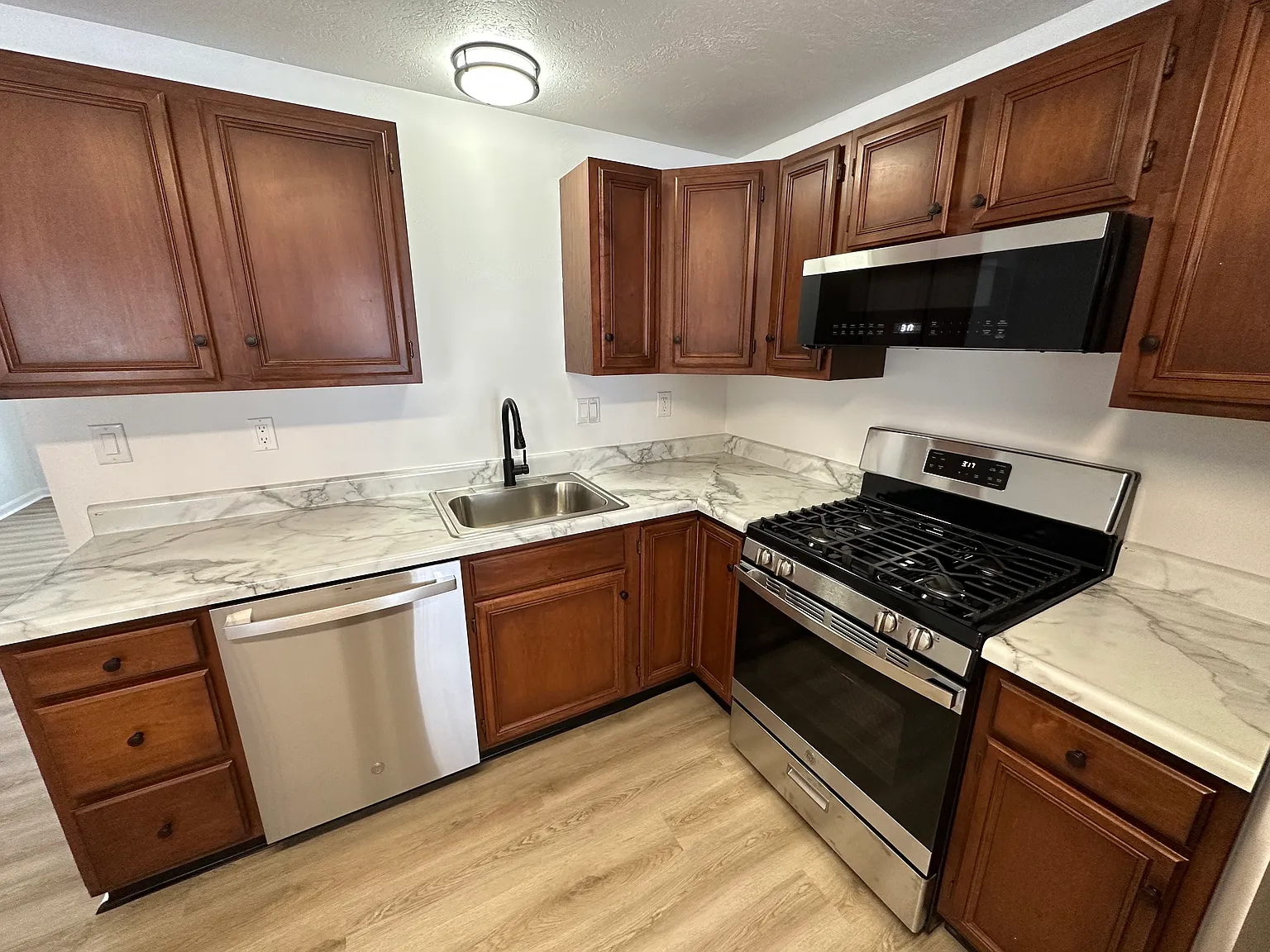 1 bed, 900 sqft, $1,000 — Photo 2