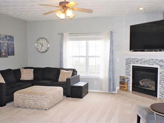 4th image of 929 Hodges Pl