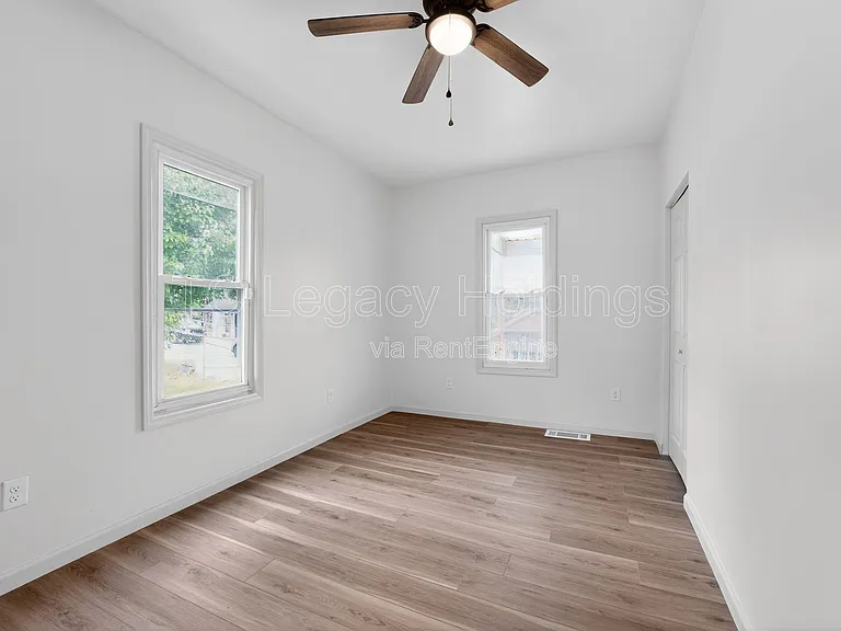 407 Simpson Ave — Photo 15