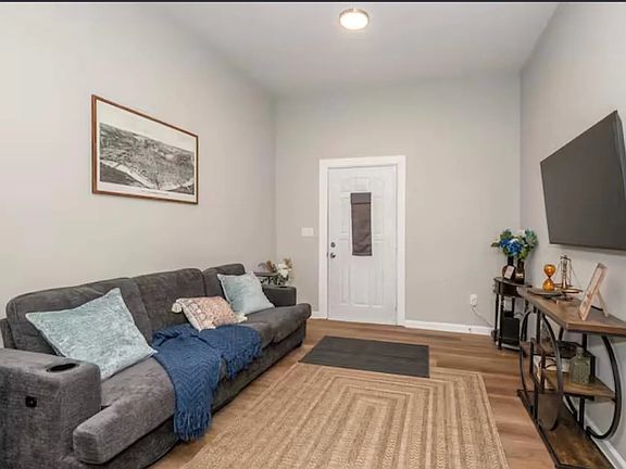 3rd image of 887 Lexington Ave Unit 1