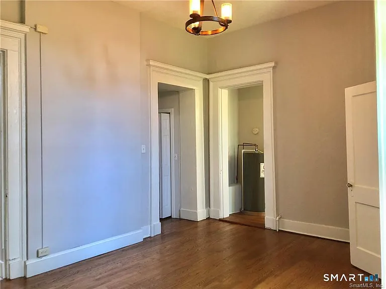 548 Chapel St #1R — Photo 2