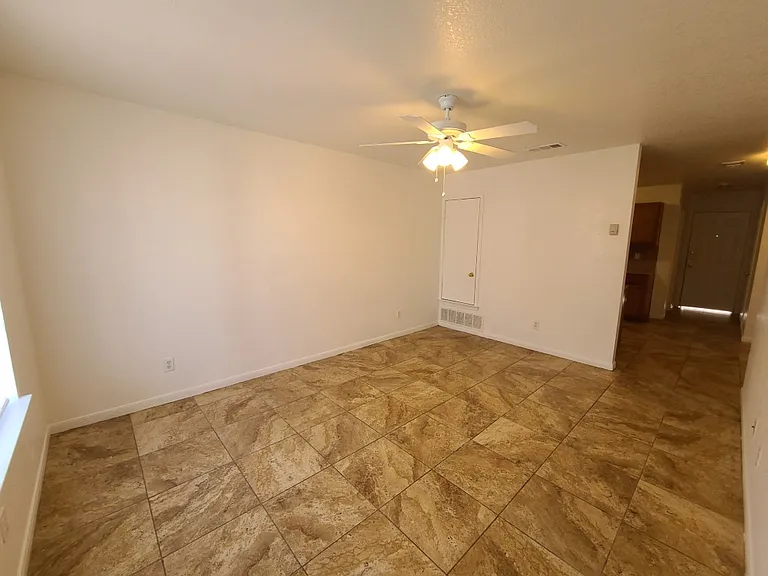 2802C Leroy Cir #C — Photo 15