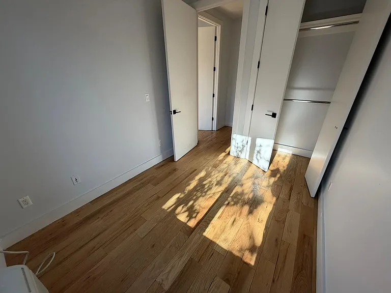 494 Jackson Ave #3B — Photo 2