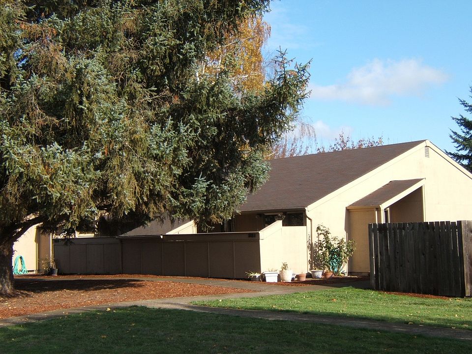 1st image of 251-273 SW Wake Robin Ave #73