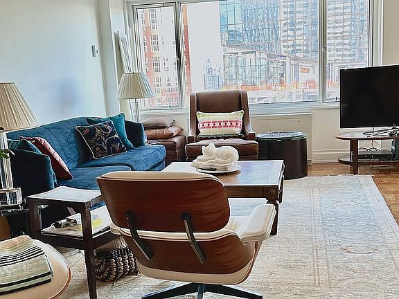 3rd image of 20 W 64th St APT 20L