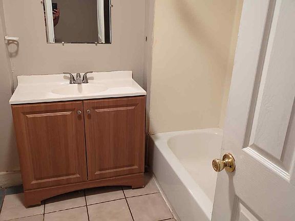 4th image of 1221 W 4th St #1