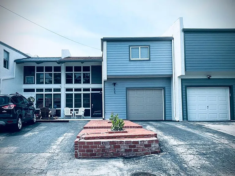 605 Kensington Pl — Photo 45