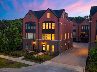 932 E Chicago Ave, Naperville, IL 60540