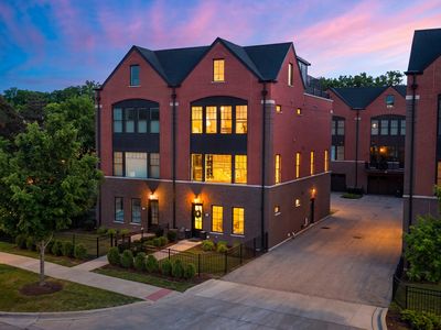 932 E Chicago Ave, Naperville, IL, 60540