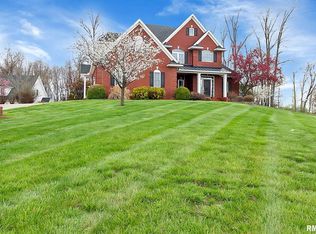 704 Grace Ln, Carterville, IL 62918