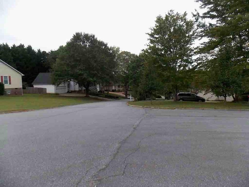 2nd image of 202 Luke Ct