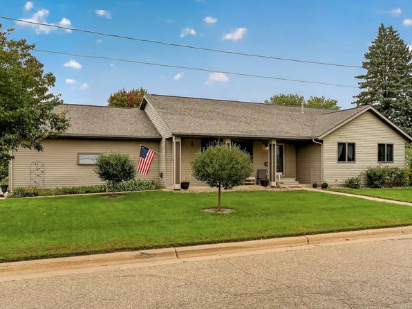 425 Park Ave, Zumbrota, MN 55992