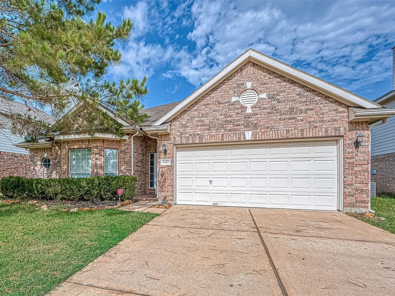 4 bed, 2.0 bath, 2164 sqft, $2,100 — Photo 3