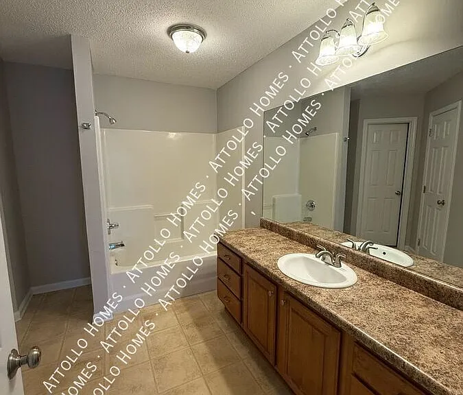 16427 Waterbury Ln — Photo 9