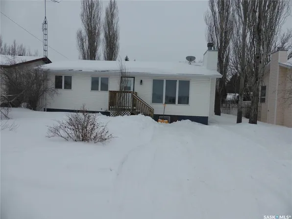 437 4th AVENUE E, St. Walburg, SK S0M 2T0