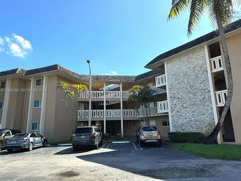 7400 Miami Lakes Dr #D206 — Photo 1