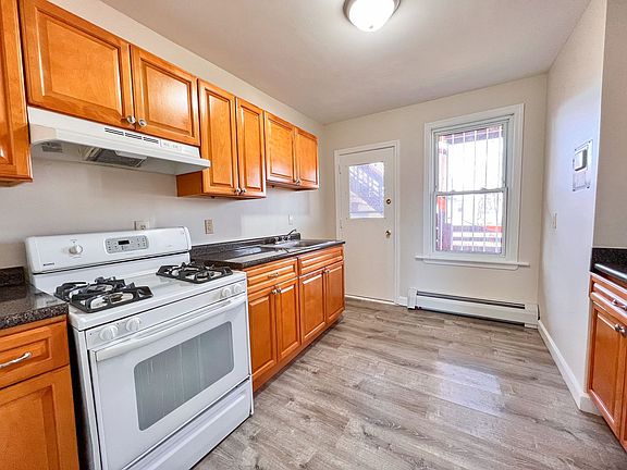 3rd image of 37-39 Dorothy St #37B1
