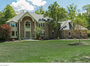 6075 Penfield Ln, Solon, OH 44139