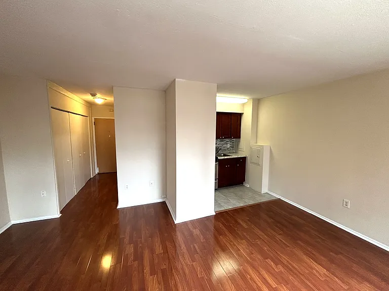 2101-17 Chestnut St #724 — Photo 4
