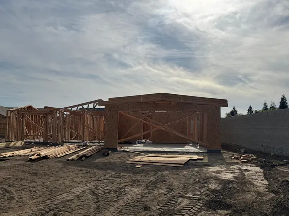 1194 S Ohio Place W, Porterville, CA 93257