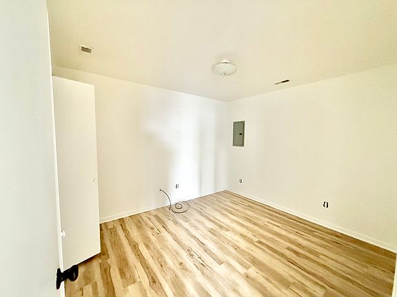 3rd image of 527 Broad Ave APT 10