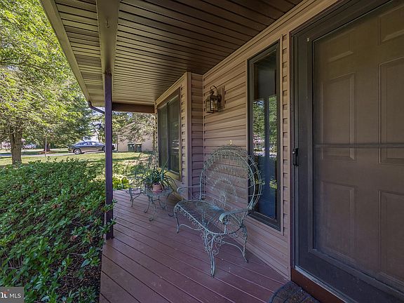 4th image of 1409 Wyndham Ln
