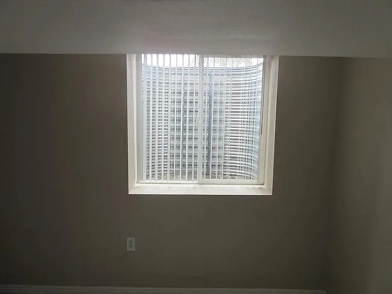 5 bed, 2011 sqft, $3,900 — Photo 2